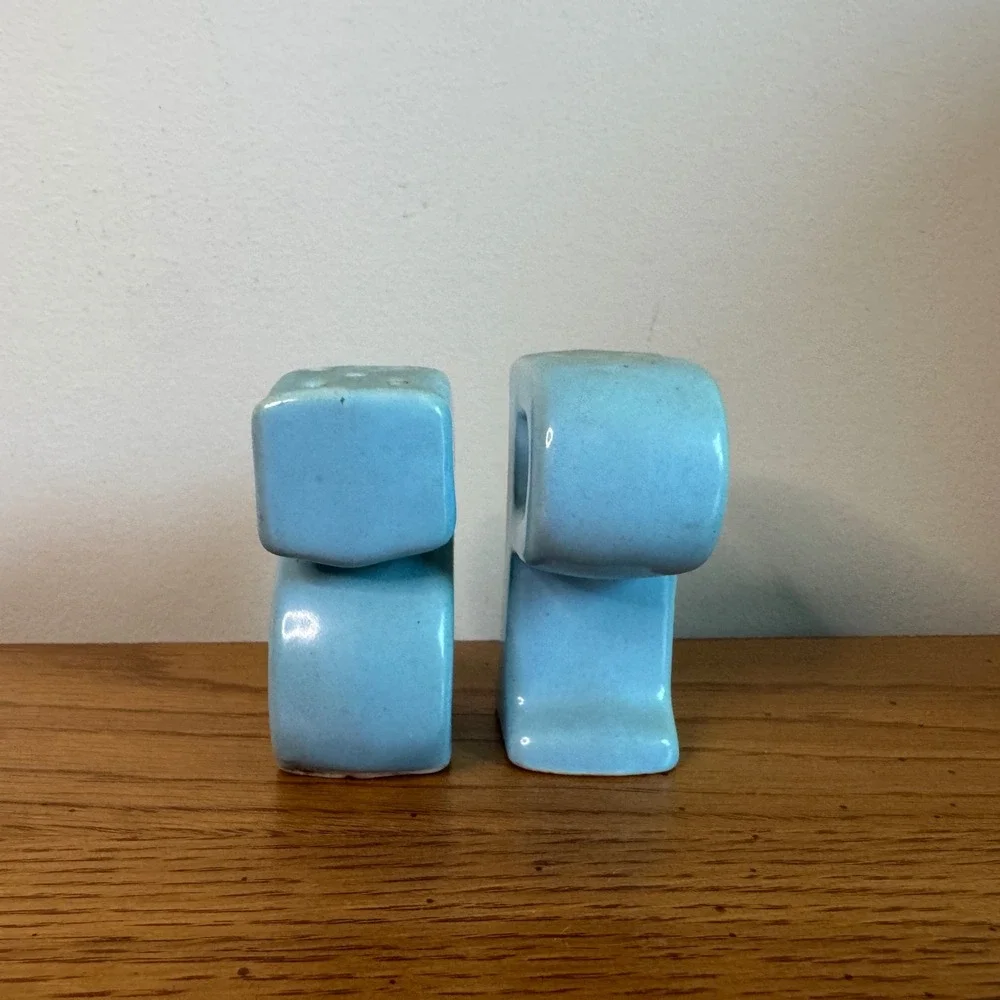 Vintage Ceramic Blue Letter Salt and Pepper Shakers Alphabet‎ Decor
